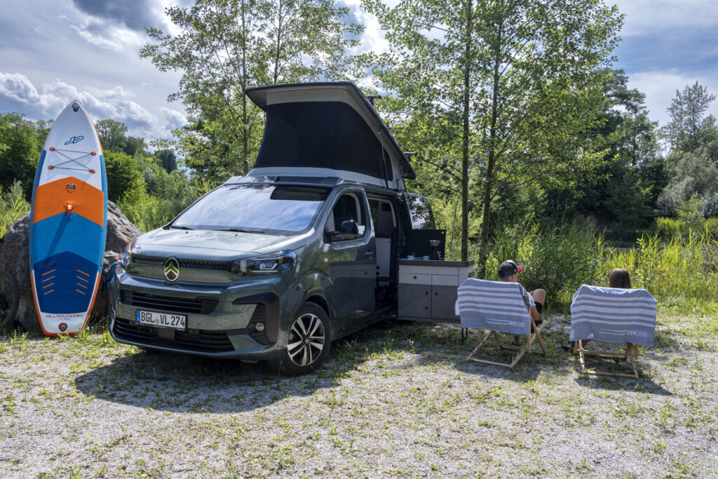 Campster avec bloc cuisine pivotant
