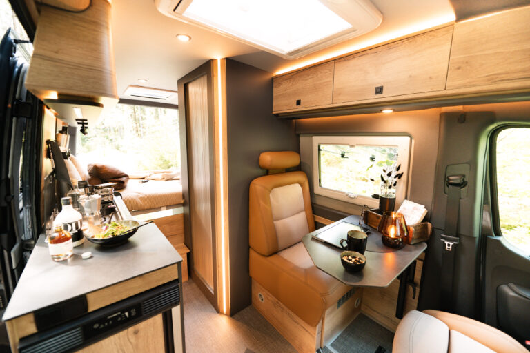 vu d'avant en arrière intérieur du Roadstar X