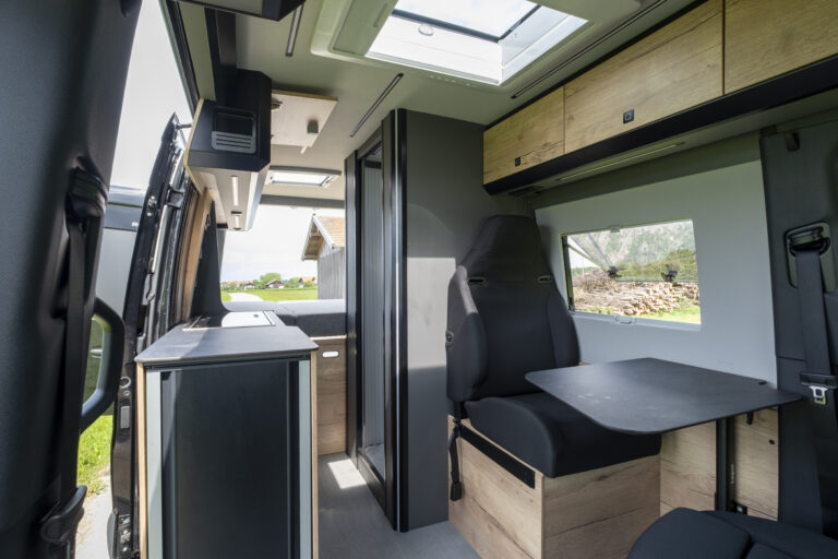 Dinette et bloc cuisine du Roadstar XT